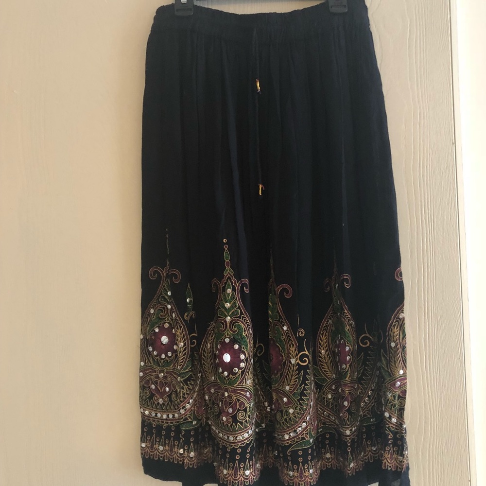 Beautiful NWOT Sequined Midi Skirt